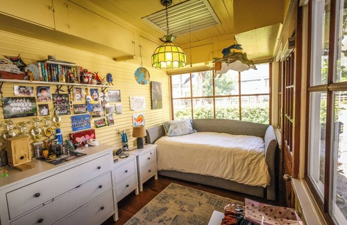 Calistoga House | Charming 3/1 in Calistoga with Huge Entertaining Space