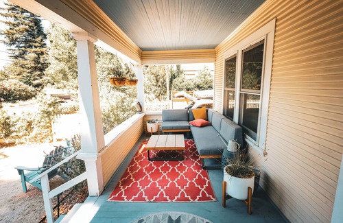 Calistoga House | Charming 3/1 in Calistoga with Huge Entertaining Space