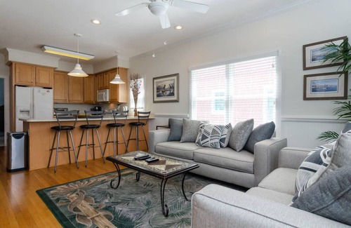 South End House | Charming 3 BR townhouse with sound views!