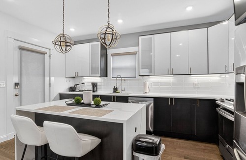 East Somerville House | Charming 3 Bdr Retreat in the Heart of Somerville