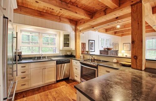 Gravenhurst Cottage | Charming 3 bdrm Cottage + 3 bdrm Guest House on Muldrew Lake!