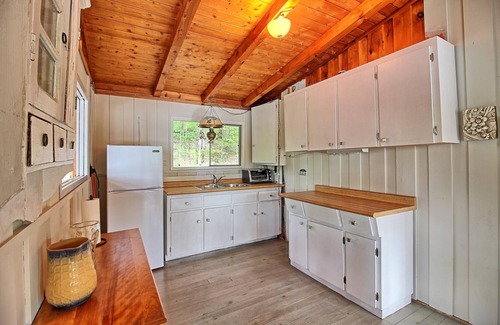 Gravenhurst Cottage | Charming 3 bdrm Cottage + 3 bdrm Guest House on Muldrew Lake!