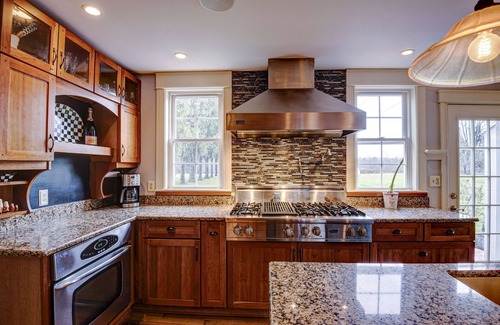 Skaneateles House | Charming 3 Bdrm Home-Less than 1 mile from Village of Skaneateles-with Parking