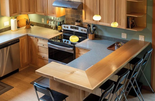 Revelstoke House | Charming 3 Bed, 2.5 Bath Timberframe Home