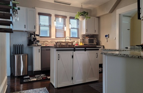 Springfield House | Charming 3 bed/2 bath town home with gorgeous back yard