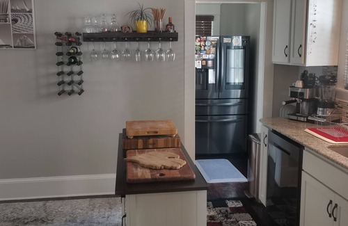 Springfield House | Charming 3 bed/2 bath town home with gorgeous back yard