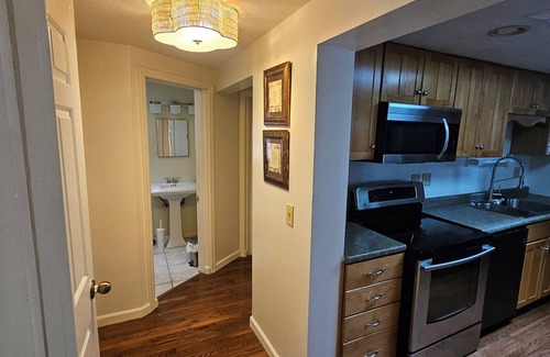 Groesbeck House | Charming 3-bed/2-bath home w parking central to Downtown and Spooky Nook Sports