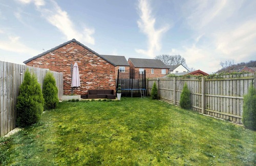 Doncaster House | Charming 3 Bedroom Home with Garden near Doncaster