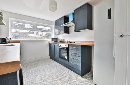 Caerphilly House | Charming 3 Bed Home Near Caerphilly Castle