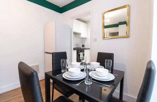 Bromley Common and Keston House | Charming 3 Bed House with Garden | Central