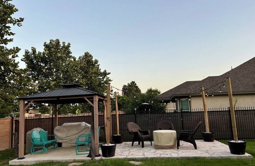 Fair Oaks Ranch House | Charming 3-bedroom house with pool, office, WiFi and AC in Fair Oaks Ranch
