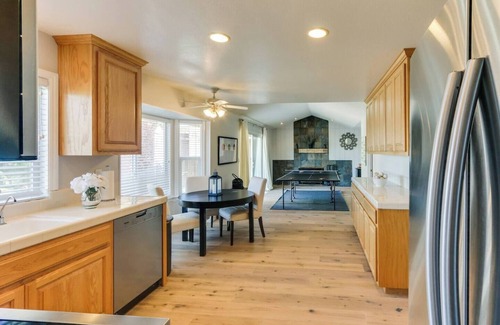 Discovery Bay House | CHARMING 3 BEDROOM LAKE FRONT HOUSE WITH FAST WIFI IN DISCOVERY BAY