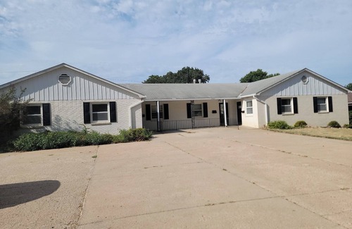 Nebraska City Apartment | Charming 3-bedroom apartment with AC, WiFi in wonderful Nebraska City