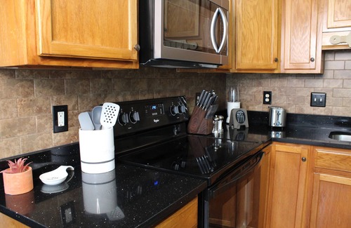 Warner Robins House | Charming 3-bedroom house with WiFi, AC in lovely Warner Robins