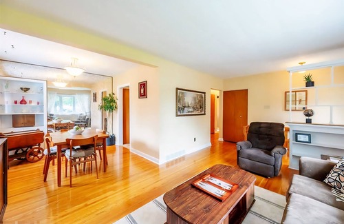London House | Charming 3-bedroom 1.5-bathrooms house with WiFi and AC in delightful London