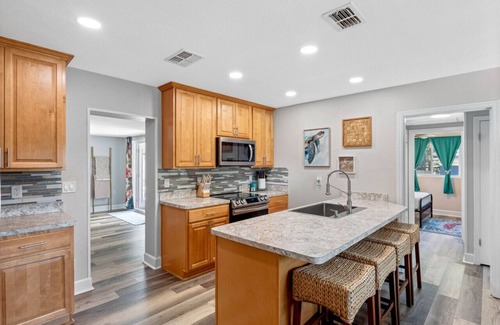 Lakeland House | Charming 3-Bedroom, 2-Bathroom Home with Heated Pool and Spacious Backyard in the Heart of Lakeland