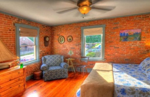 Hermann House | Charming 3 Bedroom 2 Bath Home in Historic Downtown Hermann, Mo.
