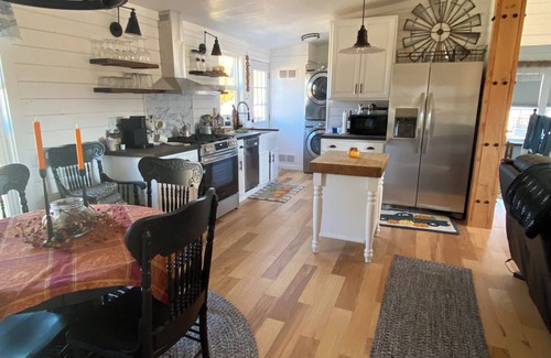 California Wine Country Cottage | Charming 3-bedroom 2 bath cottage with vinyard views in welcoming Hopland