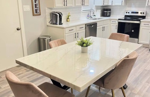 Terrell House | Charming 3-bedroom 2 bathroom house in Terrell with WiFi and AC