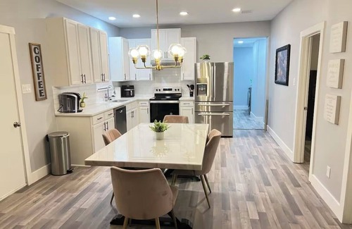 Terrell House | Charming 3-bedroom 2 bathroom house in Terrell with WiFi and AC