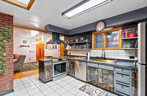Geneva House | Charming 3-bedroom 5 Bed house with WiFi & extras in delightful Geneva