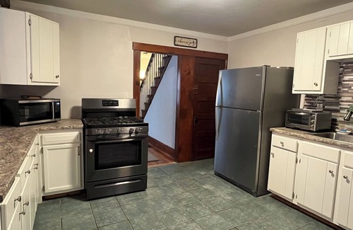 Woodville Apartment | Charming 3-bedroom apartment in historic Grafton with WiFi