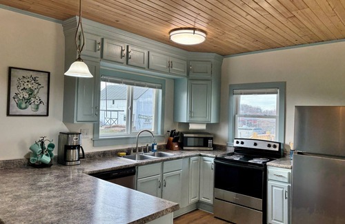 Cameron Cottage | Charming 3-bedroom cottage at Prairie Moon Farm