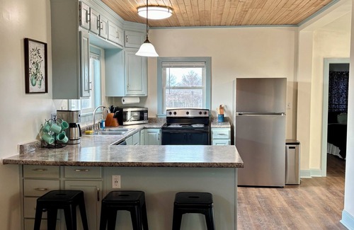 Cameron Cottage | Charming 3-bedroom cottage at Prairie Moon Farm
