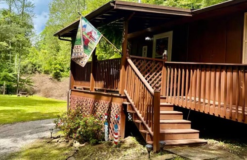 Sassafras House | Charming 3-bedroom Cottage with AC, WiFi in quaint Sassafras/Red Oak.