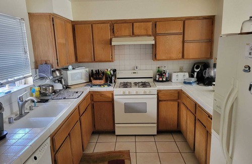 Lamanda Park House | Charming 3-bedroom Condo w/Patio - Cal Tech Area