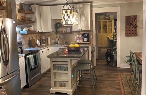 Boaz House | Charming 3-bedroom corner cottage in Boaz, with plenty of indoor/outdoor space.