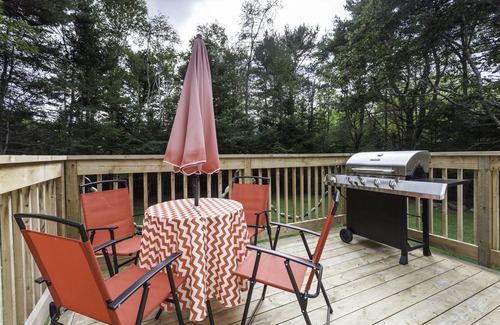 Mill Cove Cottage | Charming 3 Bedroom Cottage near Hubbards; very close to Fox Point beach