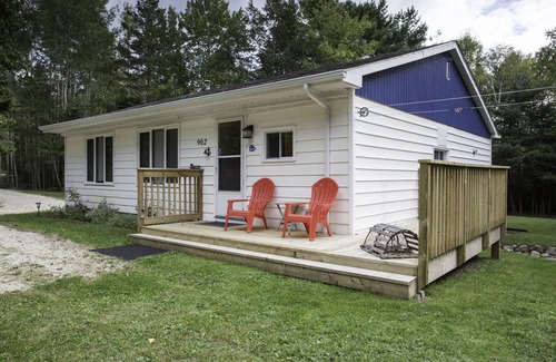 Mill Cove Cottage | Charming 3 Bedroom Cottage near Hubbards; very close to Fox Point beach