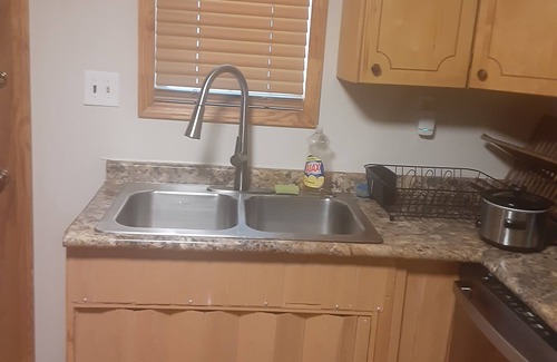 Lydia Cottage | Charming 3-bedroom cottage with WiFi and AC in wonderful McBee GYM AND HOT TUB