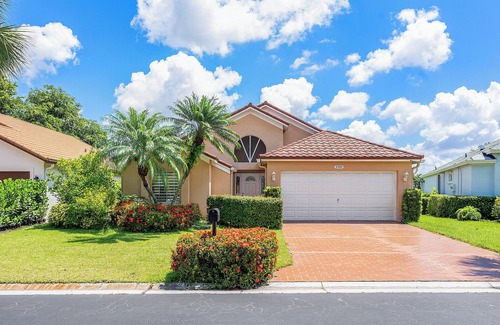 Greenview Shores House | Charming 3-bedroom estate in wonderful Wellington with AC