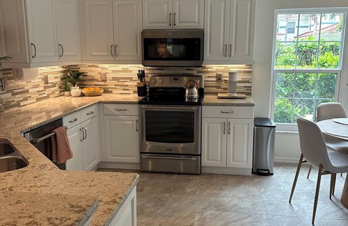Bonita Springs Condo | Charming 3-bedroom, ground level condo in Lighthouse Bay with all the amenities