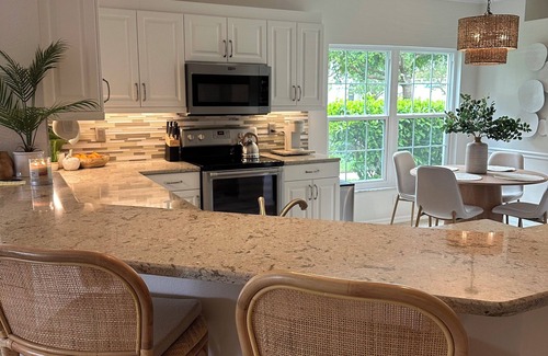 Bonita Springs Condo | Charming 3-bedroom, ground level condo in Lighthouse Bay with all the amenities