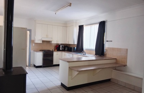 Glen Innes House | Charming 3-bedroom house with WiFi, fitness room in tranquil Glen Innes