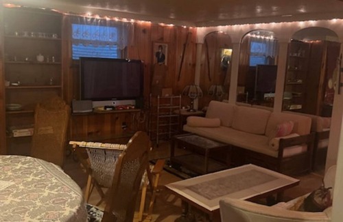 Jefferson Manor House | Charming 3-bedroom house with AC, fitness room, WiFi in Alexandria with pool