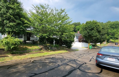 Portsmouth House | Charming 3-bedroom house in terrific Portsmouth hilltop neighbourhood.