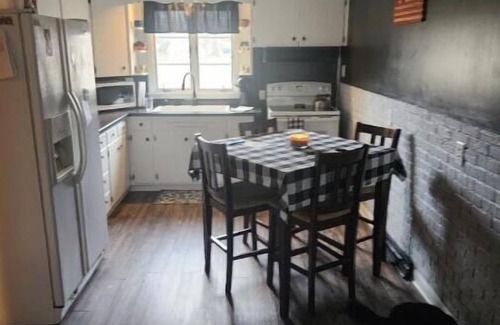 Wapakoneta House | Charming 3-bedroom house in welcoming Wapakoneta with AC, WiFi