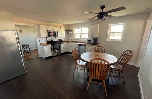 Cave City House | Charming 3-bedroom house "Cavern" with tons of amenities in Cave City.