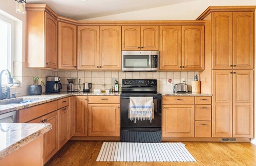 Ken Caryl Ranch North Plains House | Charming 3-bedroom house with WiFi, foothill views, in serene Littleton