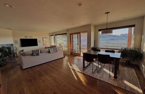 Ken Caryl Ranch North Plains House | Charming 3-bedroom house with WiFi, foothill views, in serene Littleton