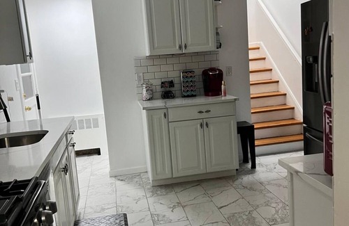 Stratford House | Charming 3-bedroom House In Paradise Green Stratford CT Close To 95 & Train