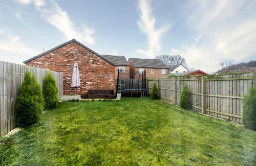 Doncaster House | Charming 3 Bedroom Home with Garden near Doncaster