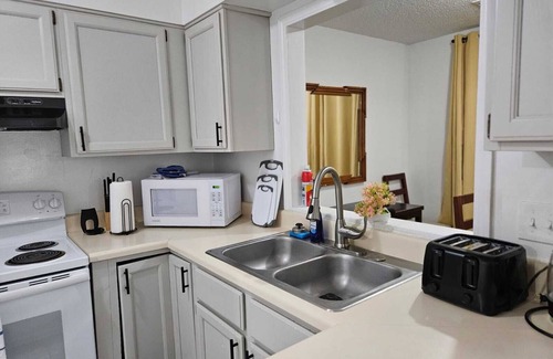 Ellendale House | Charming 3-bedroom Home - near BARTLETT-Comfortable & Convenient.