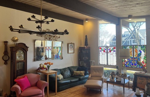 Hinsdale House | Charming 3-bedroom house in Pleasant Hinsdale with WiFi