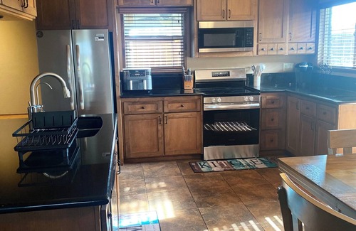Oroville East House | Charming 3-bedroom house with WiFi, AC in lovely Oroville