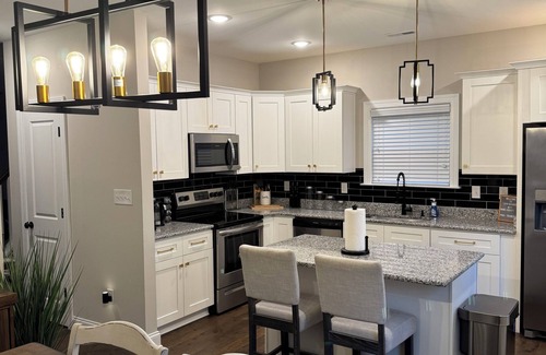 Mosby House | Charming 3-bedroom house in beautiful Richmond with WiFi, AC